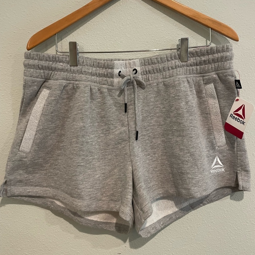 NWT Redbox Gray Heather relaxed Shorts with drawstring and side pockets. Size L